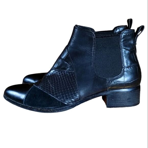Coach Suffolk Patchwork Black Pull On Booties Leather Snakeskin Size 7.5 - Picture 2 of 7